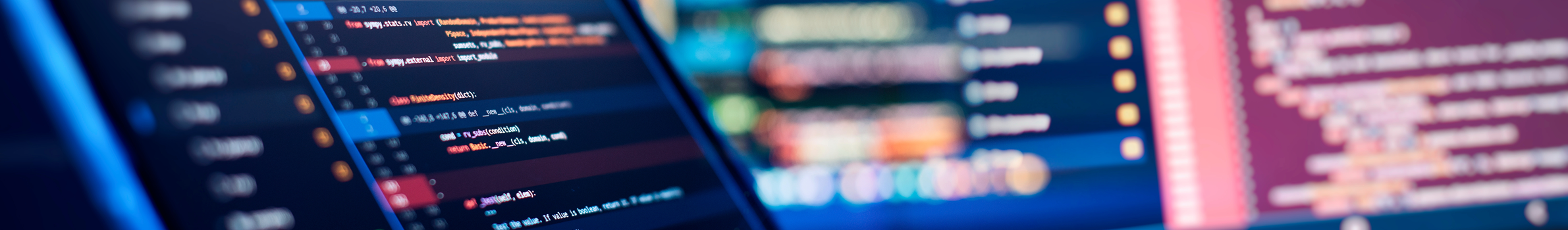 Código de programação em ecrã com interface de desenvolvimento de software